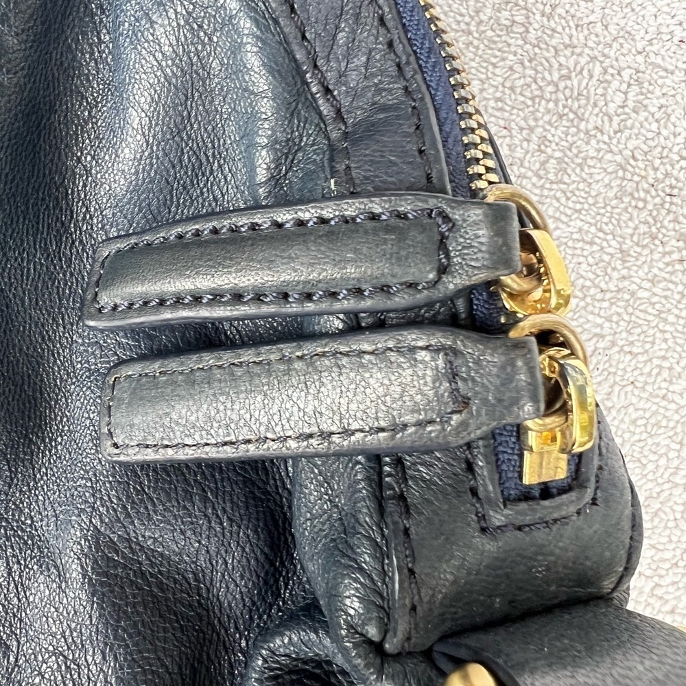 Navy lambskin Givenchy - Picture 8 of 11